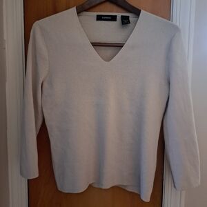 Express Women's Light Cream V-Neck Sweater